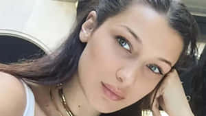 Bella Hadid 背景 — 貝拉·哈蒂德 壁紙