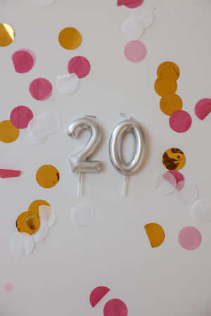 銀色20號生日蠟燭，帶有粉紅色、金色和白色的五彩紙屑。 — 小米平板 8 Pro 壁紙