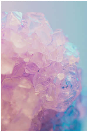 一簇粉紅和藍色半透明水晶，帶有柔和發光高光。 — 美學粉色GIF 壁紙