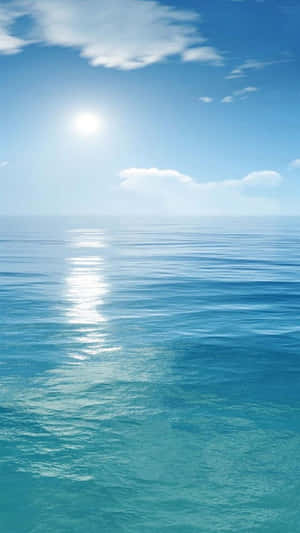 陽光在湛藍天空下平靜的海面上反射。 — 海洋 壁紙