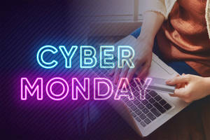 在 Cyber Monday 特賣期間用信用卡線上購物的人。 — 霓虹 壁紙