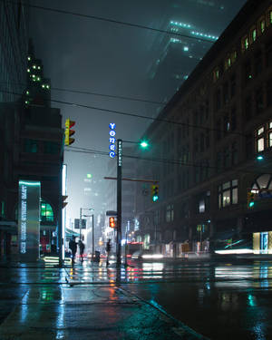 雨夜城市景象，霓虹燈招牌和濕漉漉的街道反射著城市燈光。 — 夜晚 壁紙