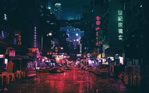霓虹招牌在未來亞洲城市的潮濕街道上發光。 — 合成波 壁紙