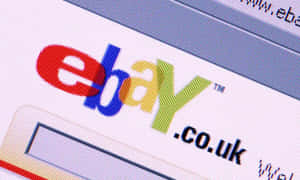 帶像素紋理的電腦螢幕上顯示的eBay UK網站標誌。 — 品牌 壁紙