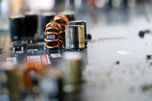 電路板上電子元件的特寫。 — 主機板 壁紙