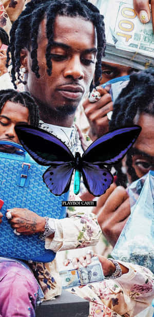 Playboi Carti 拿著現金和奢侈品，帶有紫色蝴蝶疊加。 — Bugatti iPhone 壁紙