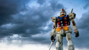 暴風雨天空下的Gundam機器人雕像 — 機動戰士鋼彈 壁紙