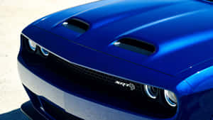 藍色 Dodge Challenger SRT 前引擎蓋，帶有進氣口和頭燈。 — 道奇挑戰者 壁紙