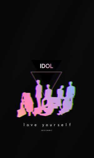 三角形下方帶有IDOL文字和love yourself訊息的剪影人物的故障藝術。 — 省電 壁紙