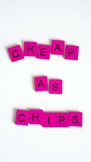 粉紅色Scrabble瓷磚在白色背景上拼出cheap as chips — 語錄 壁紙