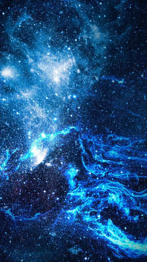 在黑暗虛空背景下，發光的藍色星雲和星星的宇宙場景。 — 星際效應 壁紙