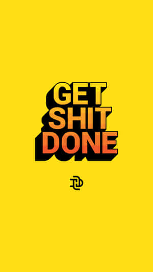 鮮黃色背景，粗體漸層文字寫著「get shit done」。 — 簡約 壁紙