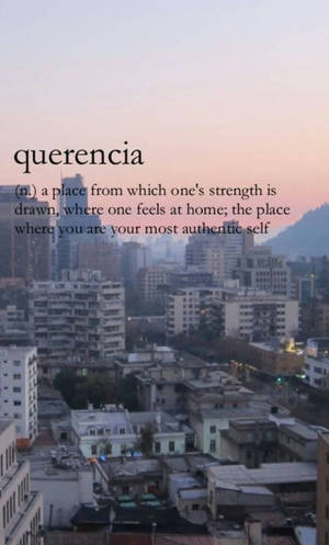 黃昏時分的城市天際線，溫暖的天空和文字將 querencia 定義為力量和真實性的地方。 — 城市景觀 壁紙