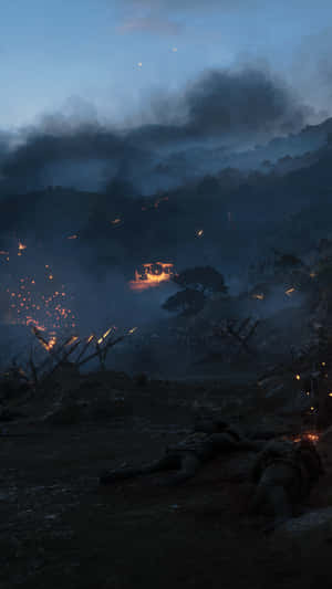 黃昏時分煙霧瀰漫的戰場上倒下的士兵和遠處的火光。 — 電玩遊戲 GIF 壁紙