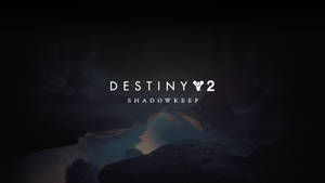 黑暗發光洞穴中的 Destiny 2 Shadowkeep 標題畫面 — 天命2 壁紙
