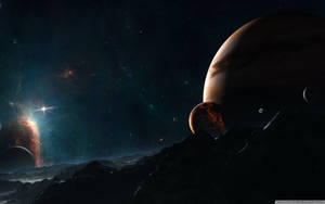 星空下的黑暗山脈、巨大行星和發光星雲。 — 木星 GIF 壁紙