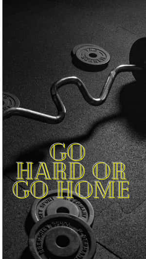 健身房啞鈴和槓鈴，附有「go hard or go home」文字。 — 激勵 壁紙