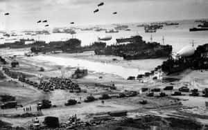 二戰期間，船隻、坦克和士兵在海灘上進行大規模軍事登陸 — 陣亡將士紀念日 壁紙
