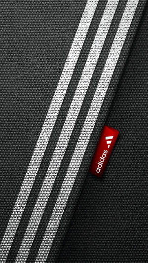 帶有白色條紋和紅色品牌標籤的黑色Adidas布料 — 三星 Galaxy S5 壁紙