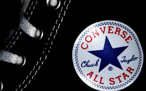黑色Converse運動鞋標誌和鞋帶的特寫。 — Converse 標誌 壁紙