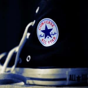 黑色Converse Chuck Taylor All Star運動鞋，白色鞋帶和鞋底。 — Converse 標誌 壁紙