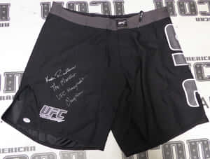 簽名黑色UFC MMA短褲，附有Kevin Randleman的簽名和標題。 — 運動 壁紙