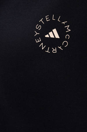 帶有奶油色 Stella McCartney Adidas 標誌的黑色布料 — 愛迪達 GIF 壁紙