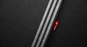 帶有白色條紋和紅色adidas標籤的黑色運動布料。 — 愛迪達 GIF 壁紙