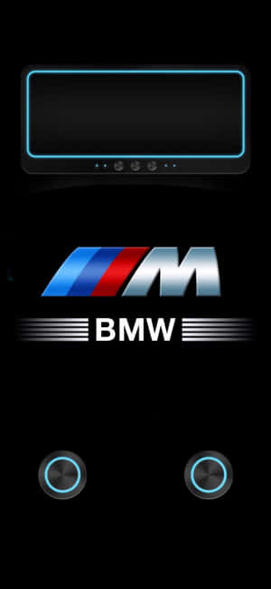 黑色背景上帶有藍色霓虹燈效果的BMW M標誌和儀表板。 — iPhone 17e 壁紙