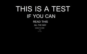 黑色背景上的白色文字寫著「THIS IS A TEST IF YOU CAN READ THIS ALL THE WAY DOWN TO HERE PLEASE。」