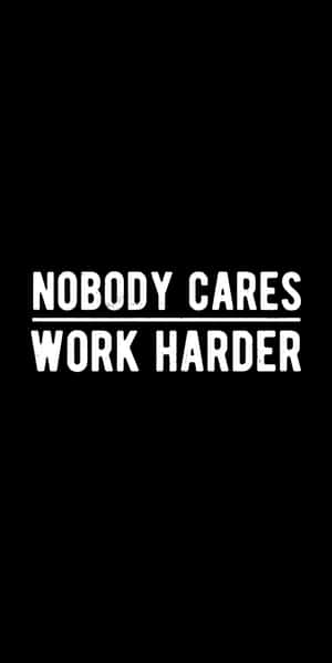 黑色背景配白色勵志文字「nobody cares work harder」。 — 薰衣草 壁紙