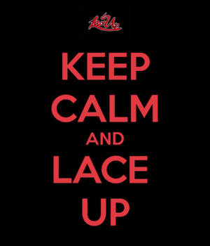 黑色背景上紅色勵志文字寫著 keep calm and lace up — Galaxy Z Fold 6 壁紙