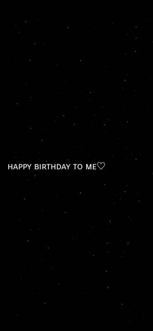 在星空黑色背景上，文字「HAPPY BIRTHDAY TO ME」配有心形。 — 簡約 壁紙