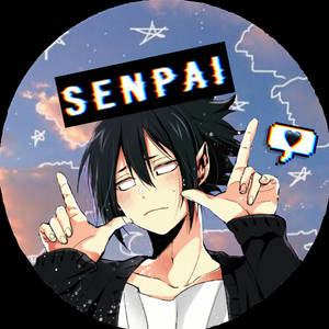 黑髮臉紅的動畫角色在星空下做出和平手勢，帶有「SENPAI」文字。 — 中野三玖 壁紙